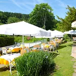 酒店 Gaestehaus Dorflinde 3*