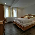 酒店 Gaestehaus Dorflinde 3*