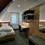 酒店 Gaestehaus Dorflinde 3*
