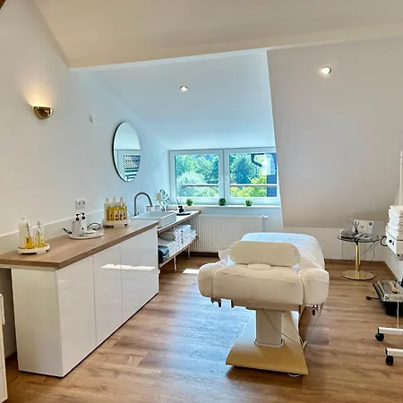 Hotel Gaestehaus Dorflinde 3*