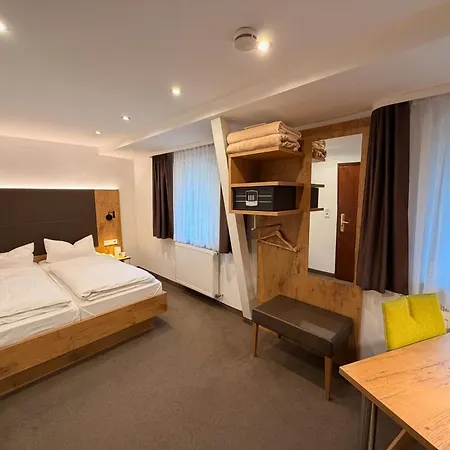 فندق Gaestehaus Dorflinde 3*