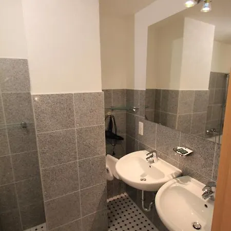 Hotel Gaestehaus Dorflinde