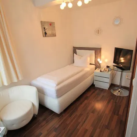 Hotel Gaestehaus Dorflinde 3*