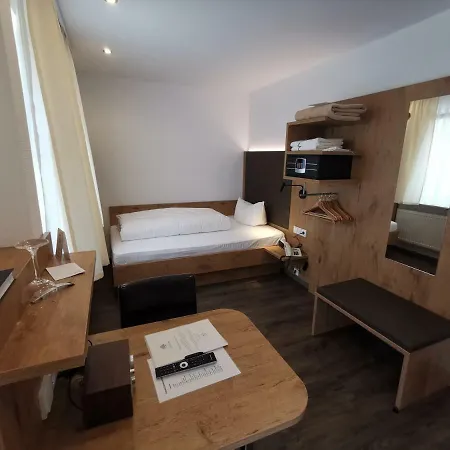 Gaestehaus Dorflinde 3*