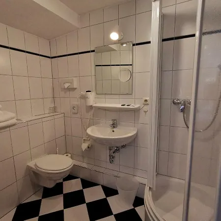 Gaestehaus Dorflinde فندق