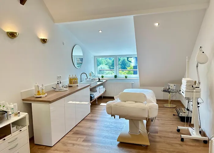 Hotel Gaestehaus Dorflinde 3*