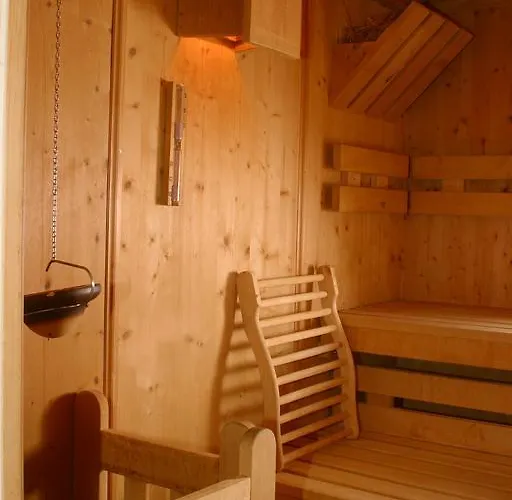 Hotel Gaestehaus Dorflinde 3*