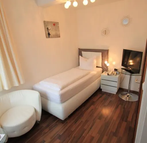 Hotel Gaestehaus Dorflinde 3*