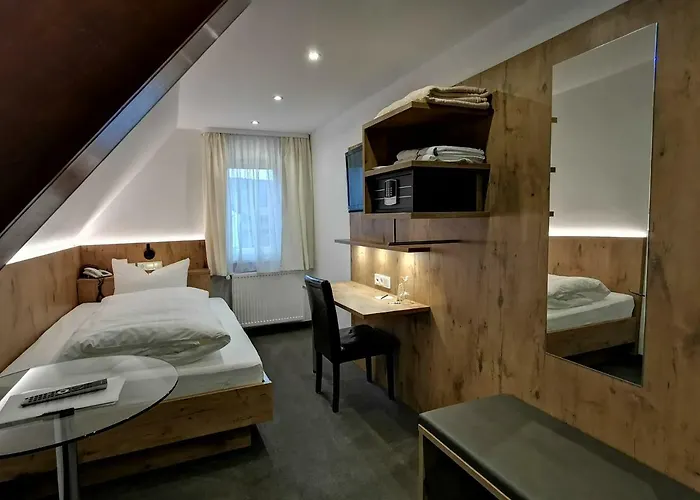 Hotel Gaestehaus Dorflinde 3*